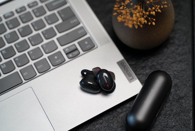 مشکل قطع شدن بلوتوث لپتاپ و راهحل آن 1 bluetooth headset 5365163 640