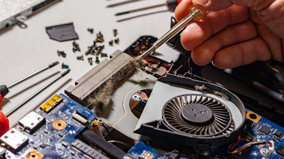 سرویس دورهای لپتاپ؛ یک نیاز مهم برای کاربران 1 computer maintenance